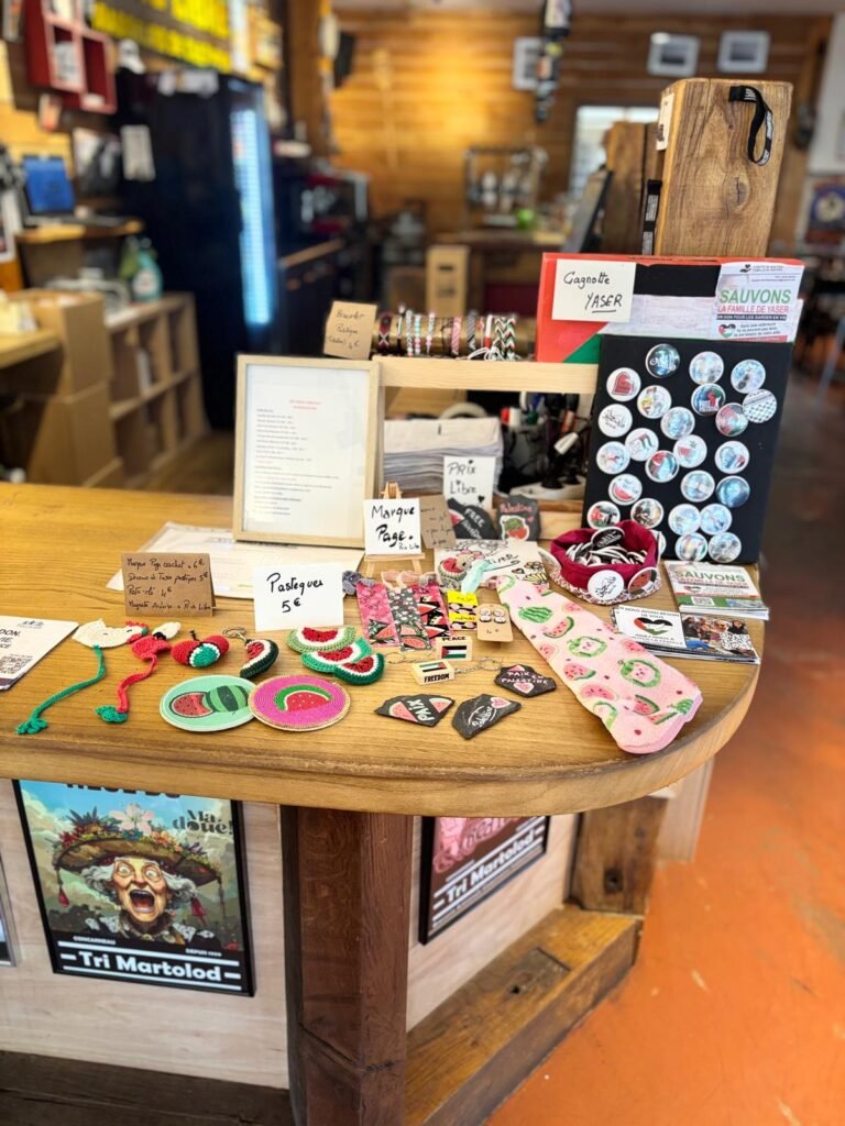 A donation box and solidarity items in a partner café